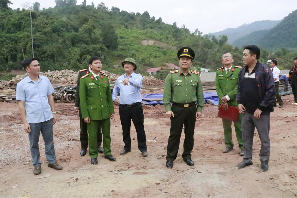 Đoàn công tác kiểm tra tiến độ xây dựng Trường Phổ thông Dân tộc bán trú Tiểu học Mỹ Lý 2