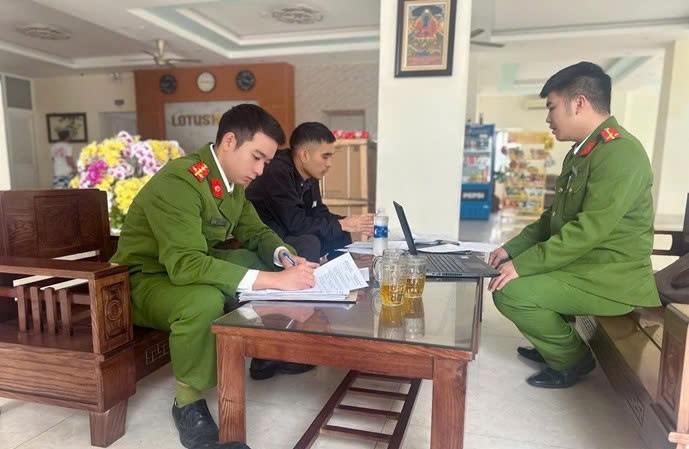 Công an phường Cửa Lò kiểm tra các cơ sở lưu trú