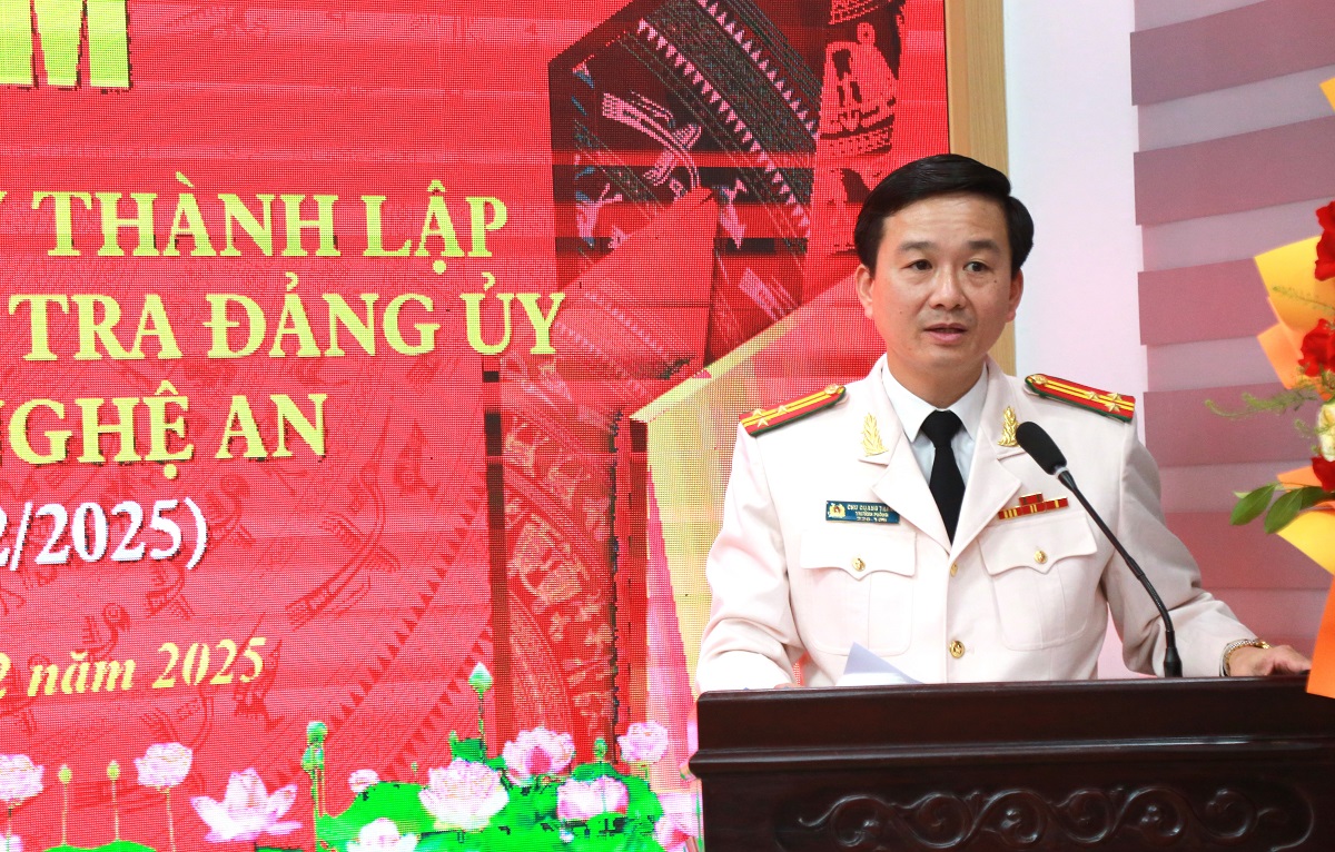 Đồng chí Thượng tá Chu Quang Thành - Phó Chủ nhiệm Thường trực Ủy ban Kiểm tra Đảng ủy Công an tỉnh phát biểu