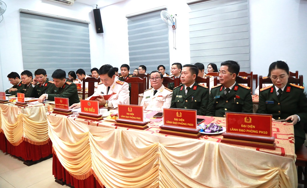 Các đại biểu tham dự tọa đàm