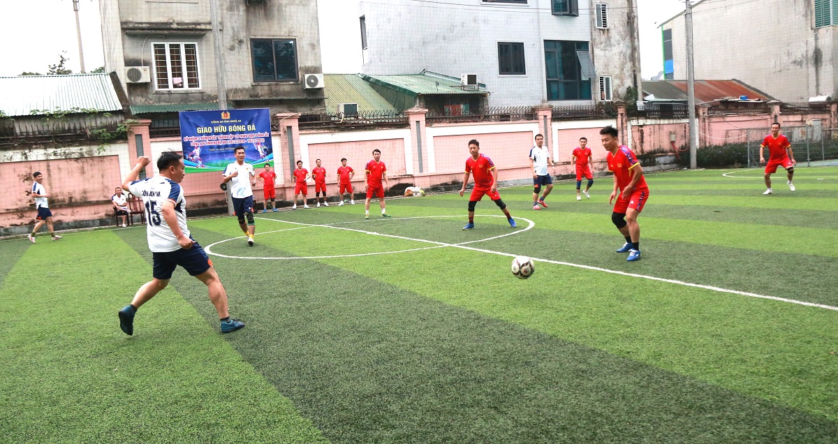 Giao hữu bóng đá nhân kỷ niệm 05 năm thành lập Cơ quan Ủy ban Kiểm tra Đảng ủy Công an tỉnh