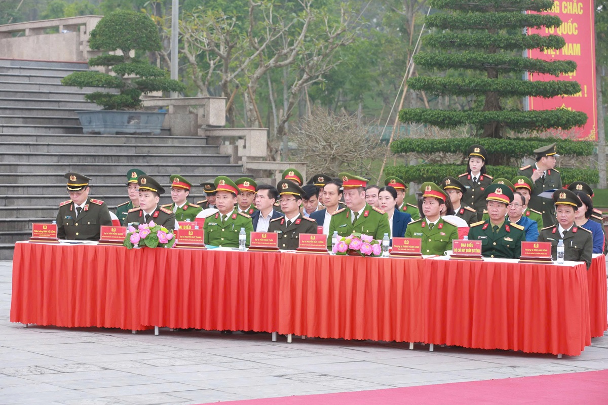 Đại biểu tham dự buổi lễ