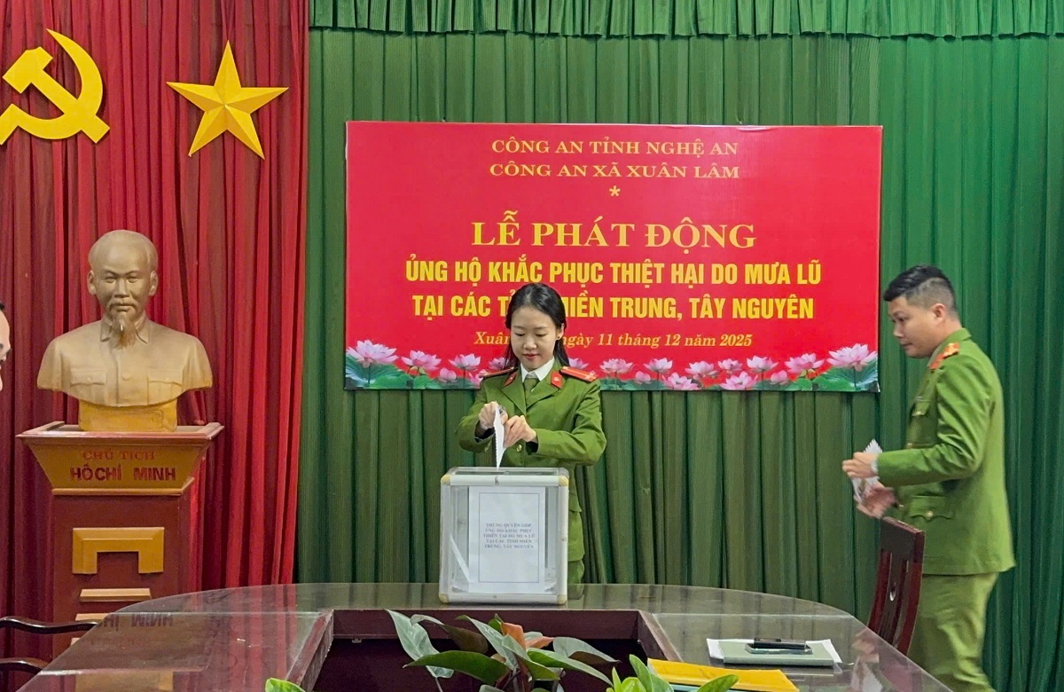 Công an xã Xuân Lâm phát động ủng hộ đồng bào bị thiệt hại bởi bão, lũ