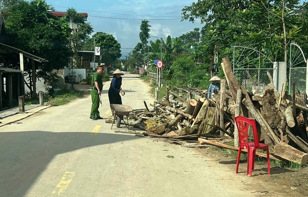 Công an xã Châu Tiến tập trung chấn chỉnh và xử lý nghiêm vi phạm là nguyên nhân trực tiếp gây ra tai nạn giao thông và ùn tắc giao thông