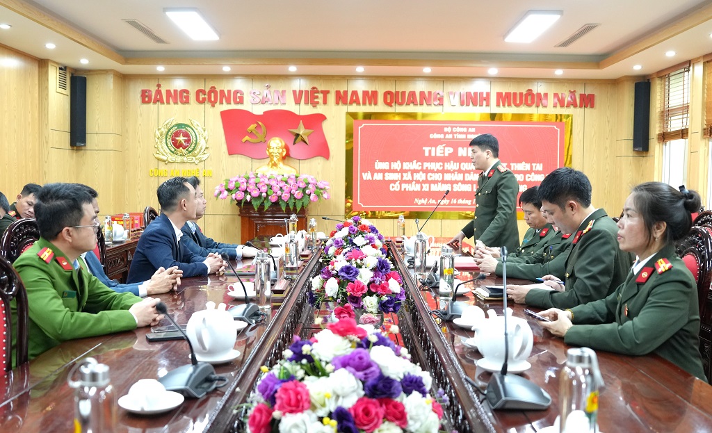 Toàn cảnh buổi trao quà