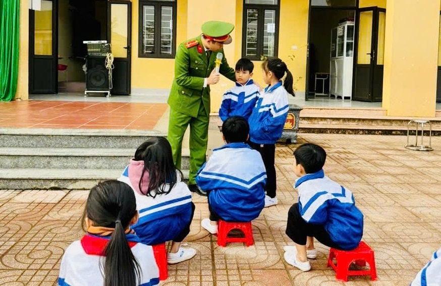 Học sinh trả lời câu hỏi