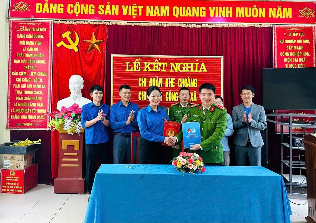 Chi đoàn Công an xã Châu Khê phối hợp Chi đoàn Khe Choăng ký kết chương trình phối hợp