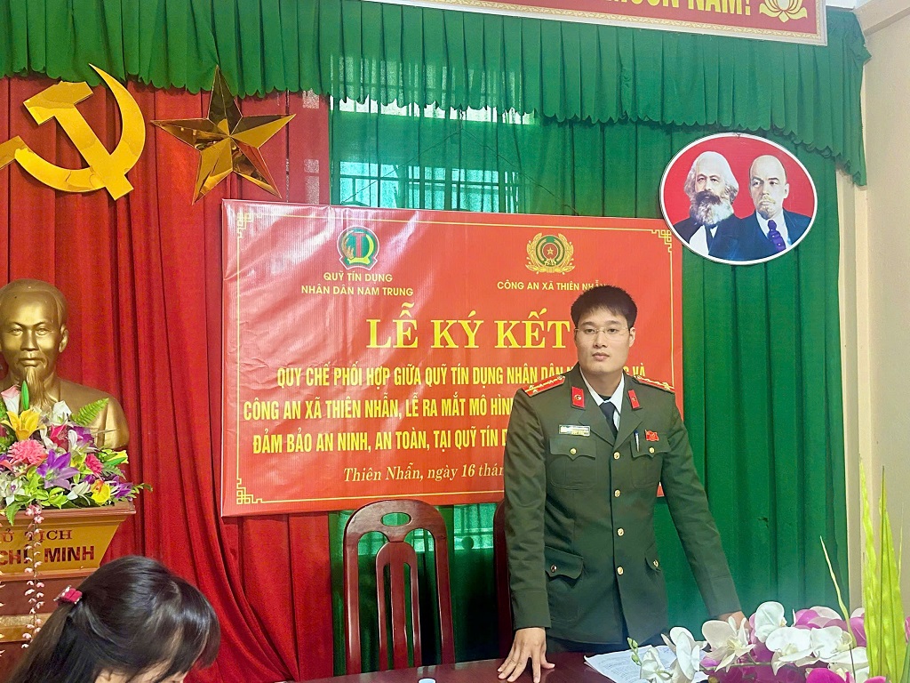 Đại diện Công an xã phát biểu