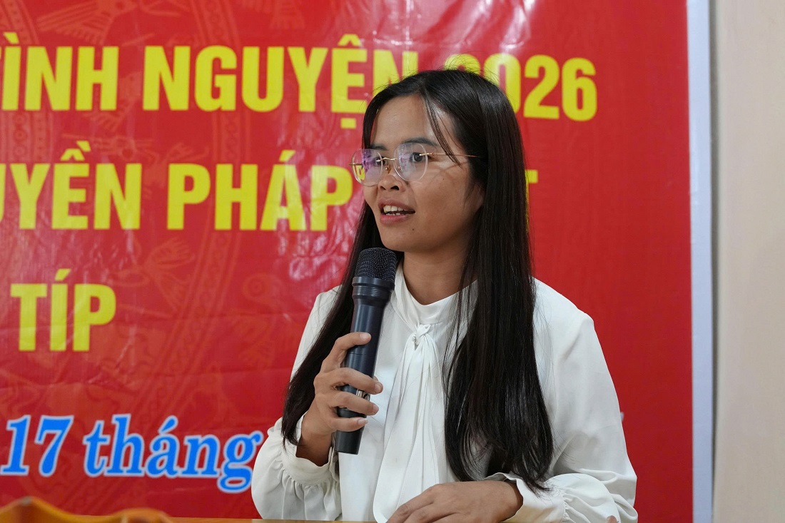 Đại diện chính quyền xã Mường Típ phát biểu cảm ơn các đơn vị đã hỗ trợ bà con Nhân dân trên địa bàn xã