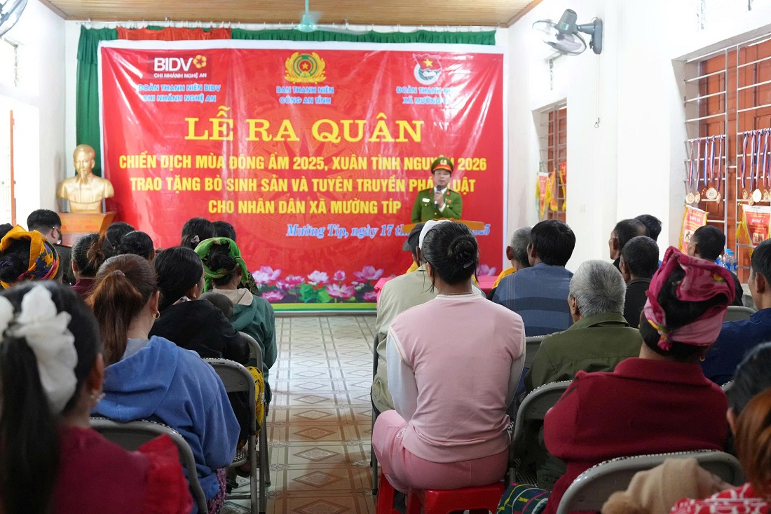 Tại chương trình, Công an tỉnh tổ chức buổi tuyên truyền pháp luật tới bà con Nhân dân xã Mường Típ