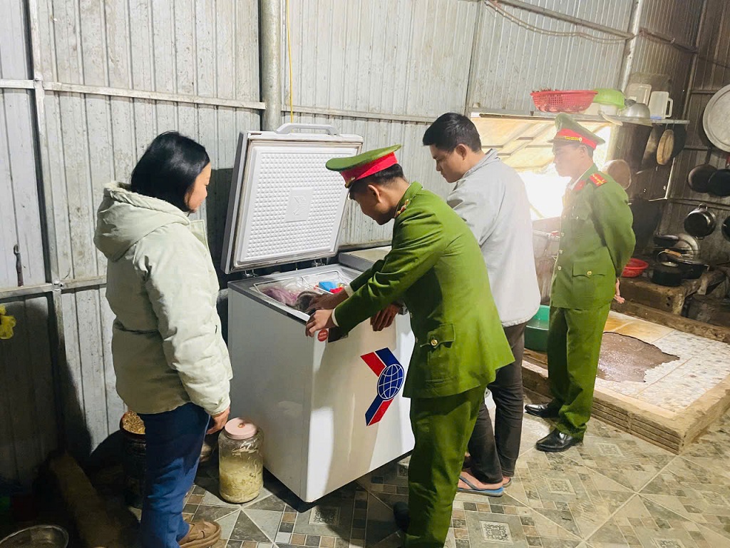 Công an xã Na Ngoi tham gia cùng Đoàn liên ngành tuyên truyền và kiểm tra cơ sở kinh doanh dịch vụ ăn uống 