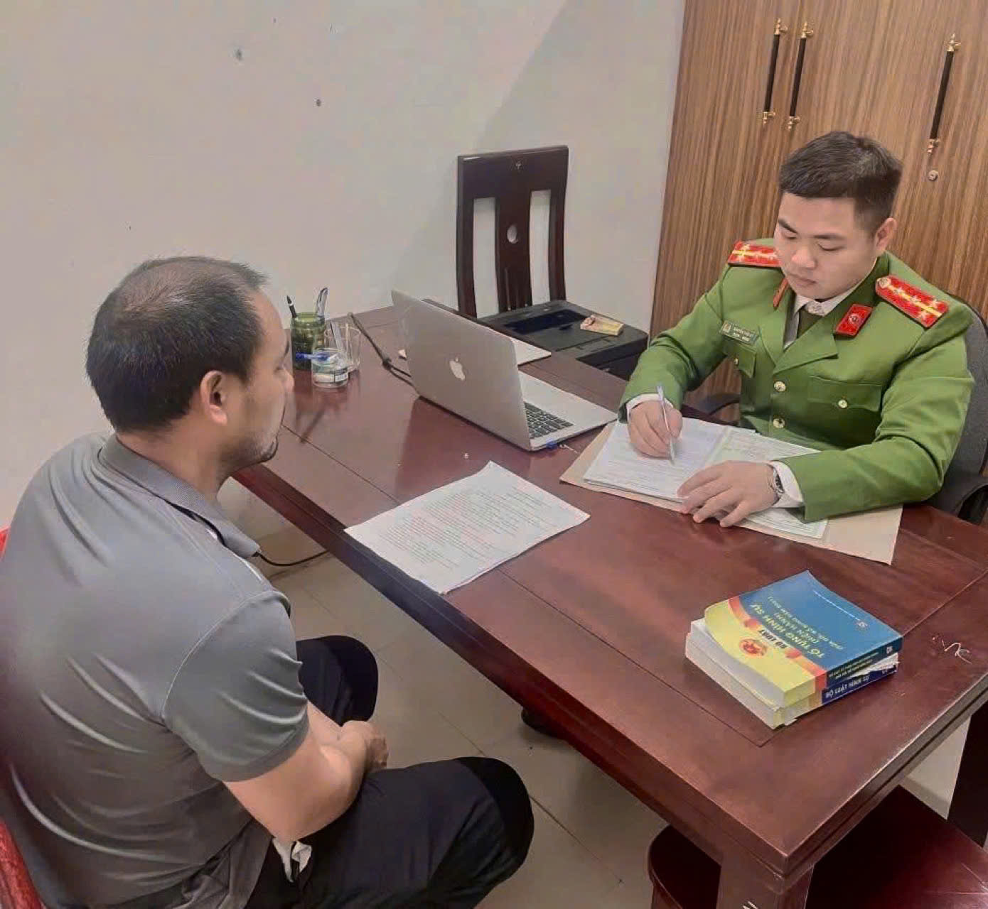 Đối tượng Nguyễn Văn Thông tại cơ quan Công an