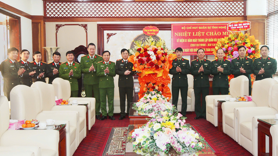 Công an tỉnh chúc mừng Bộ Chỉ huy Quân sự tỉnh