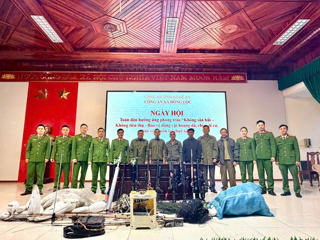 Công an xã Đông Lộc làm tốt công tác vận động, thu hồi vũ khí, vật liệu nổ