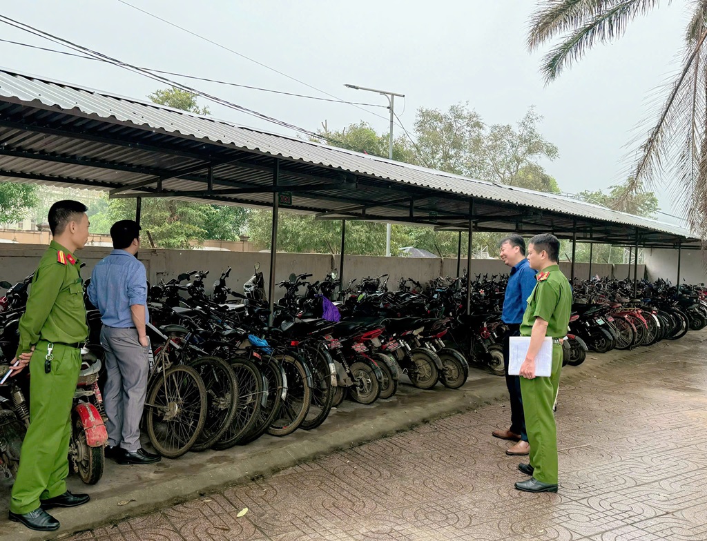 Qua kiểm tra, lực lượng chức năng đã phát hiện một số học sinh vi phạm quy định khi tham gia giao thông