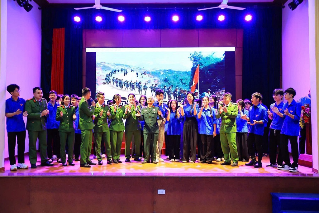 Chương trình văn nghệ tri ân với chủ đề “Câu chuyện thời hoa lửa”