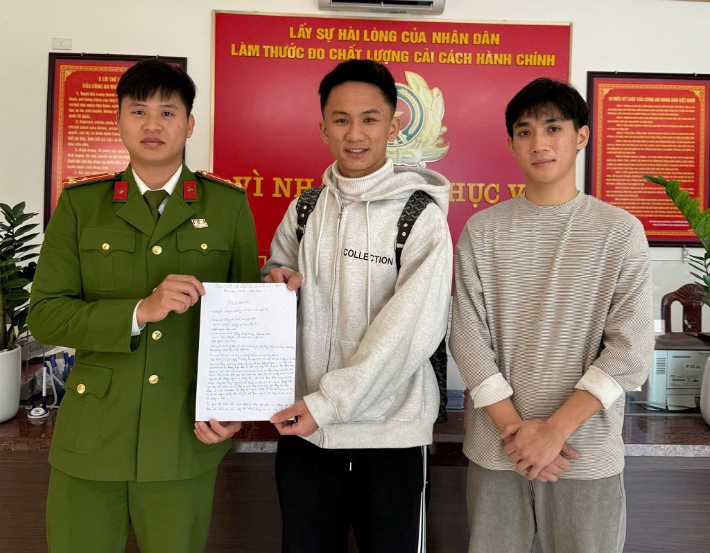 Hai sinh viên viết thư cảm ơn Công an phường
