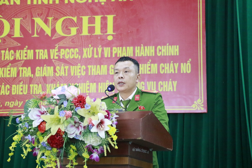 Báo cáo viên truyền đạt nội dung tập huấn, bồi dưỡng nghiệp vụ