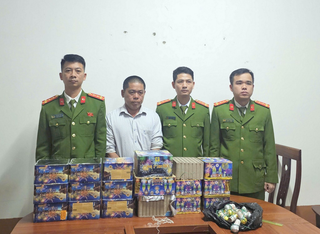 Đối tượng và tang vật tại cơ quan Công an