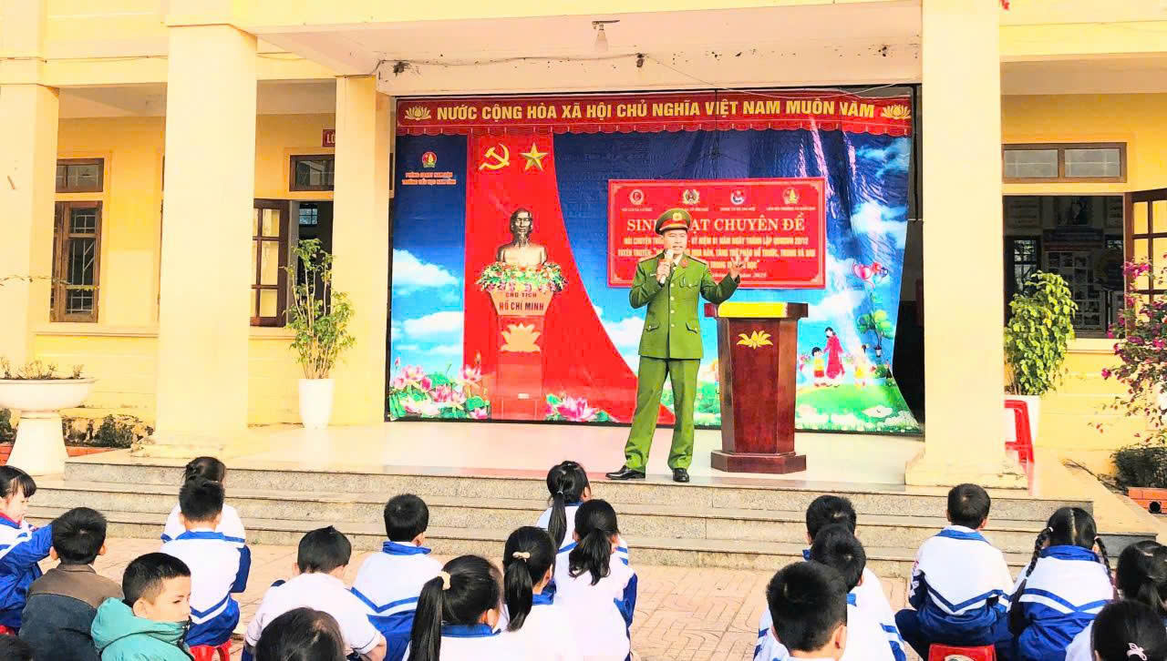 Buổi tuyên truyền giúp cho giáo viên, học sinh nâng cao kiến thức phòng ngừa vi phạm về pháo, vì một cái Tết bình an