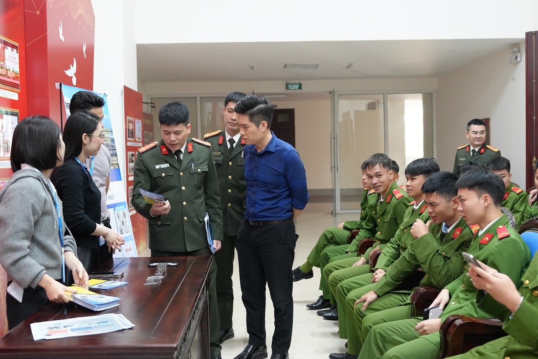 Giải đáp thắc mắc về vấn đề hướng nghiệp, dạy nghề, việc làm cho hạ sĩ quan nghĩa vụ