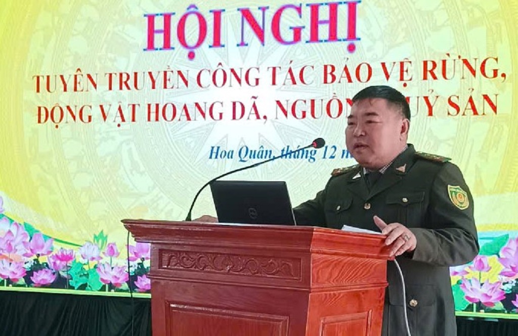 Công an xã và Trạm Kiểm lâm tuyên truyền bảo vệ rừng, bảo vệ động vật hoang dã, nguồn thủy sản 