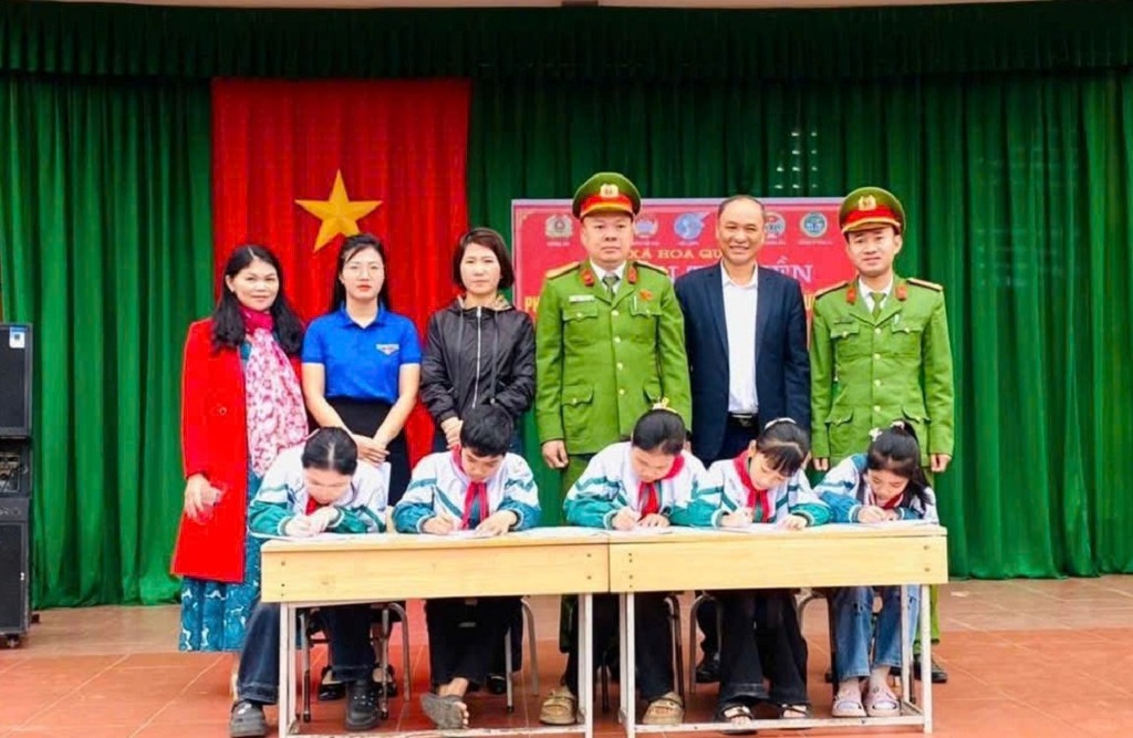 Học sinh ký cam kết