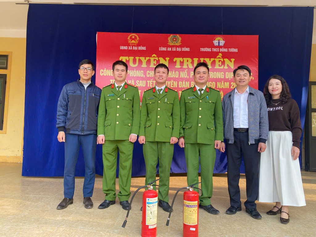 Công an xã tuyên truyền với hình thức đa dạng, phong phú 