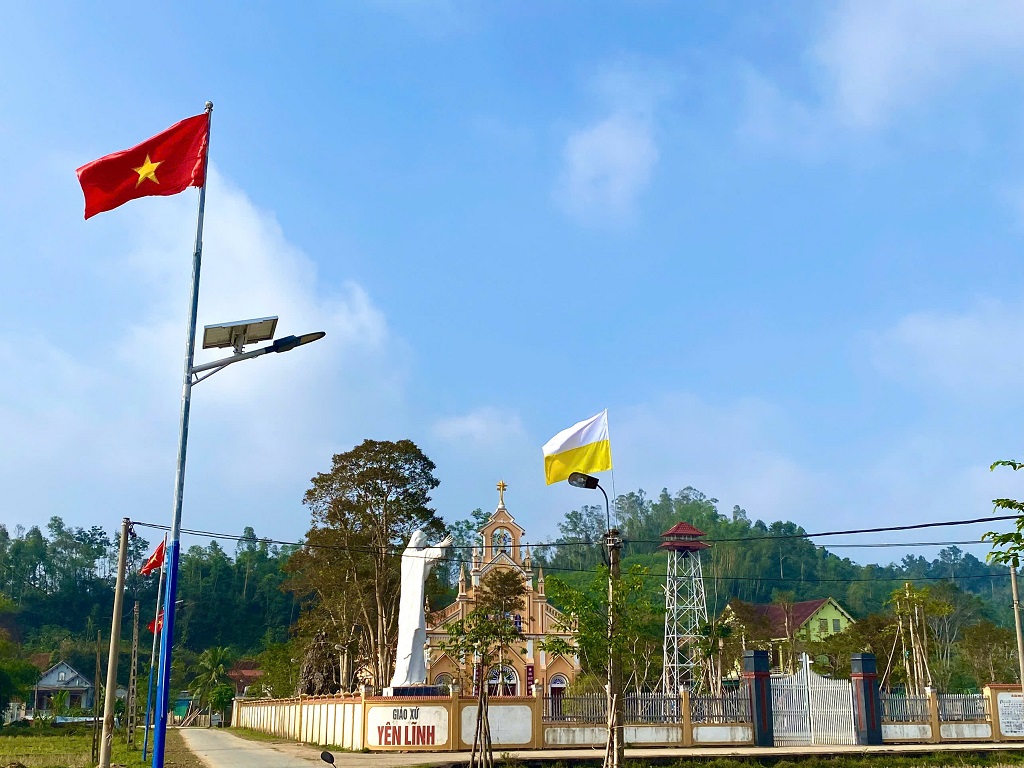 Mô hình đường cờ được duy trì tại nhiều tuyến đường, khu dân cư trên toàn xã