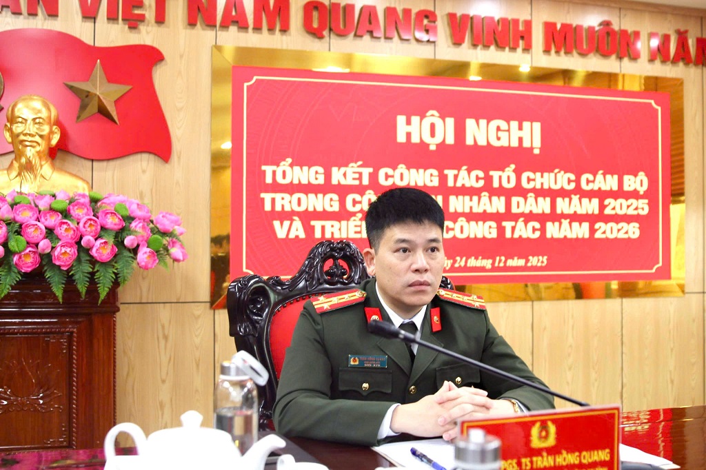 Đại tá Trần Hồng Quang, Phó Bí thư Đảng ủy, Phó Giám đốc Công an tỉnh chủ trì Hội nghị tại điểm cầu Công an tỉnh Nghệ An