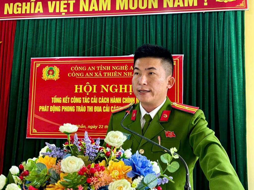 Đại diện Công an xã phát biểu tại Hội nghị