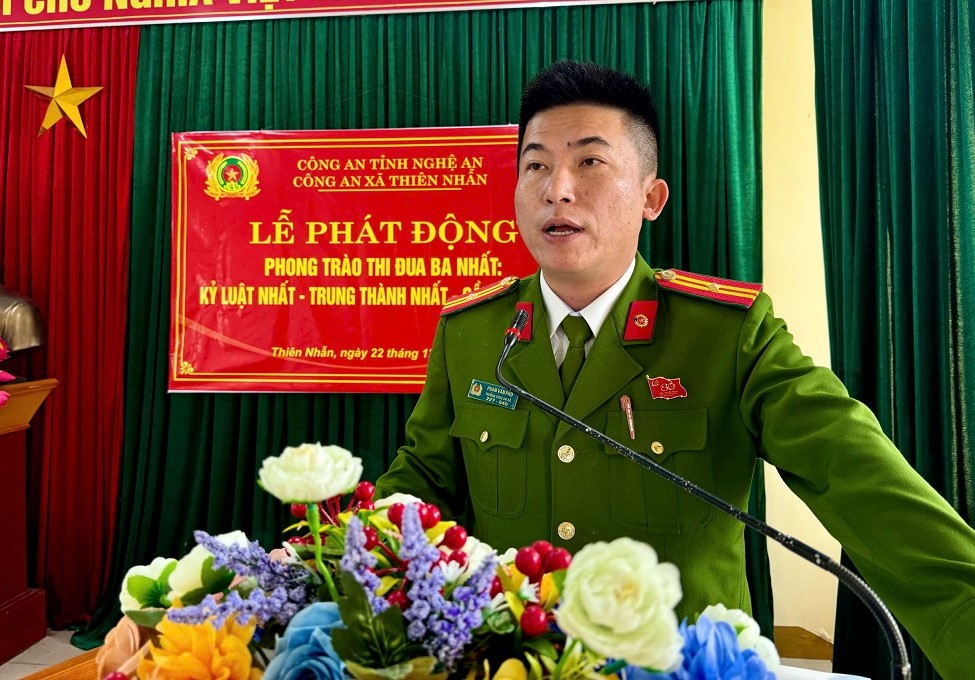 Đại diện Công an xã Thiên Nhẫn phát biểu 