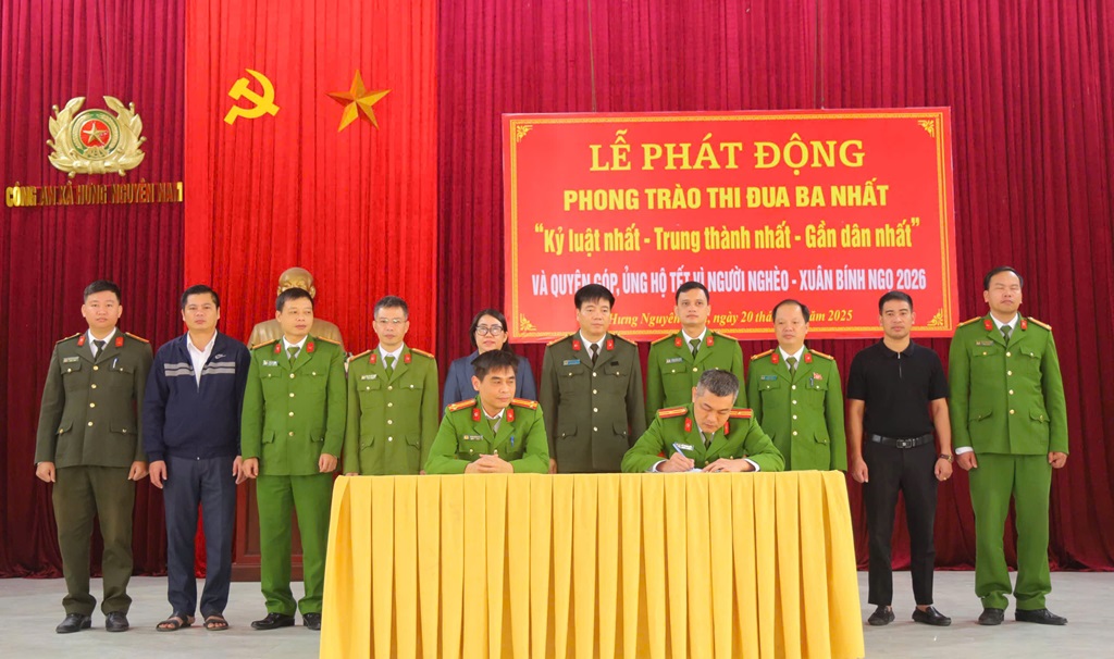 Công an xã Hưng Nguyên Nam ký kết thể hiện quyết tâm hưởng ứng phong trào thi đua “Ba nhất”