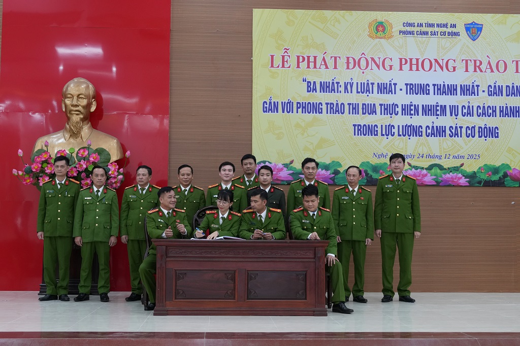 Các đội nghiệp vụ, đoàn thể ký cam kết thi đua