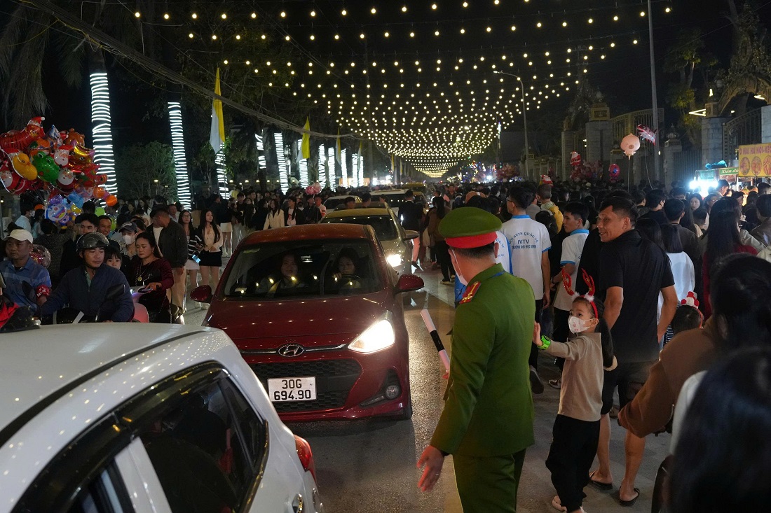 Công an phường Vinh Phú triển khai phương án bảo đảm ANTT tại nhà thờ Giáo xứ Yên Đại 