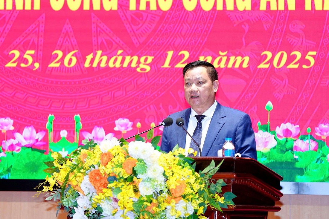 Đồng chí Nguyễn Khắc Thận, Bí thư Tỉnh ủy, phát biểu tại Hội nghị