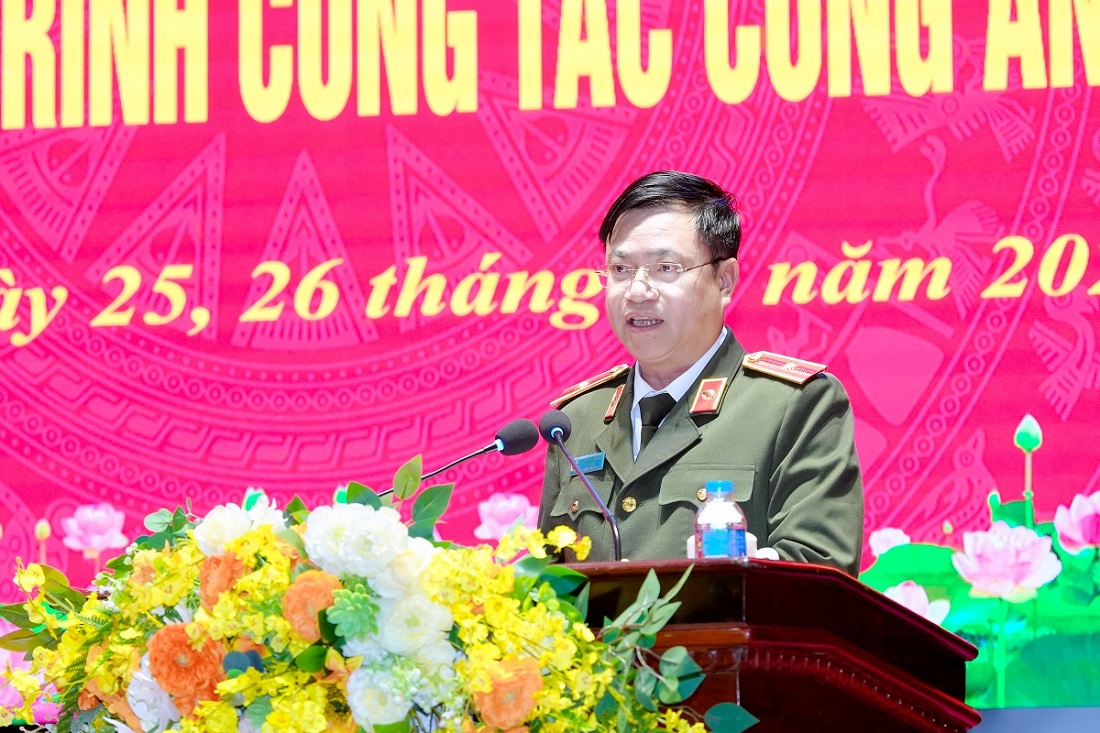 Đồng chí Thiếu tướng Đinh Việt Dũng, Ủy viên Ban Thường vụ Tỉnh ủy, Bí thư Đảng ủy, Giám đốc Công an tỉnh phát biểu tại Hội nghị