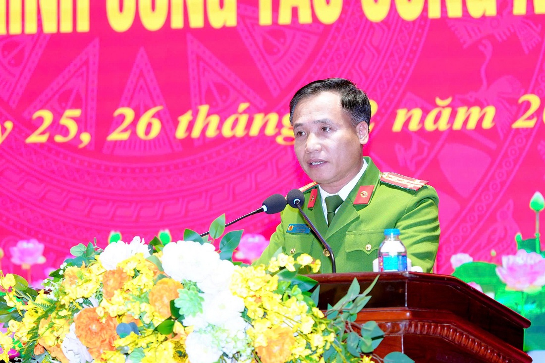 Đồng chí Đại tá Nguyễn Duy Thanh, Ủy viên Ban Thường vụ Đảng ủy, Phó Giám đốc Công an tỉnh phát biểu tại Hội nghị