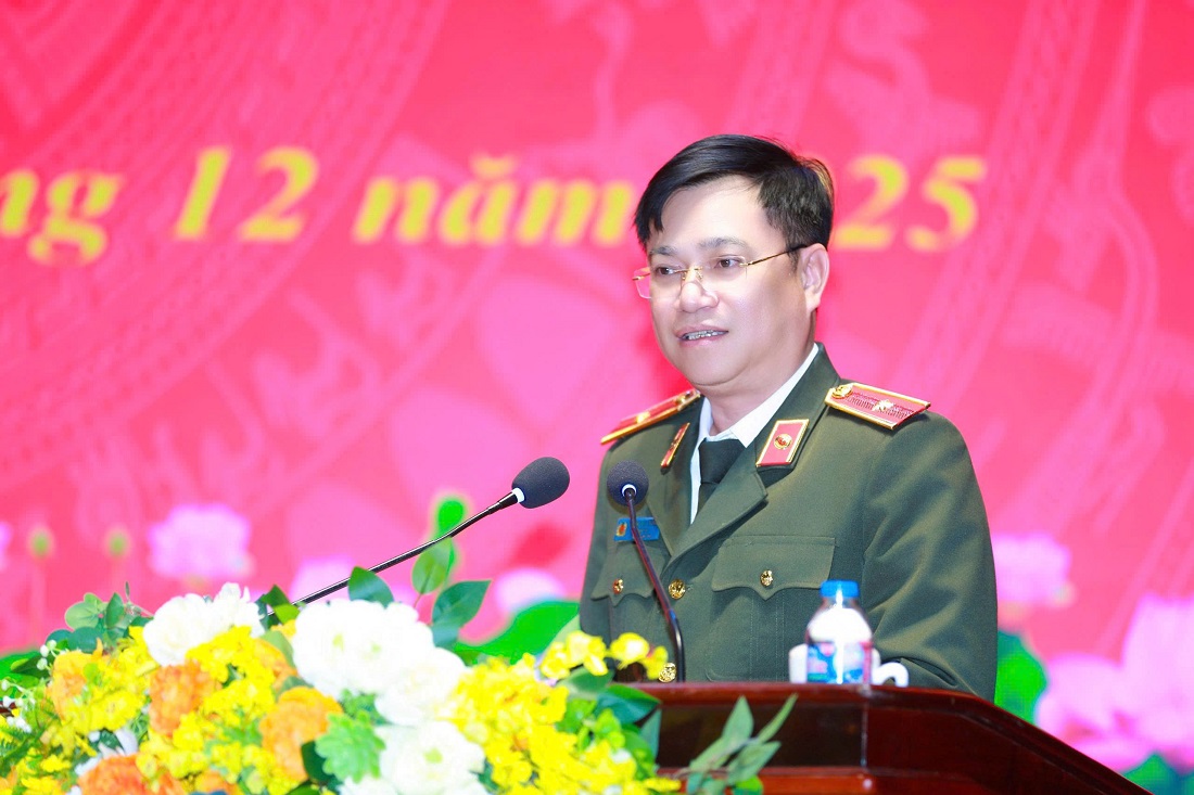 Đồng chí Thiếu tướng Đinh Việt Dũng, Ủy viên Ban Thường vụ Tỉnh ủy, Bí thư Đảng ủy, Giám đốc Công an tỉnh phát biểu kết luận Hội nghị