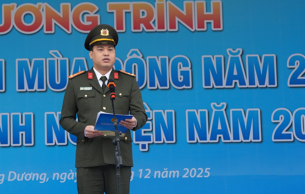 Đồng chí Thượng tá Đồng Đức Vũ - Ủy viên Ban Thường vụ Trung ương Đoàn, Trưởng ban Thanh niên Công an nhân dân phát biểu tại chương trình