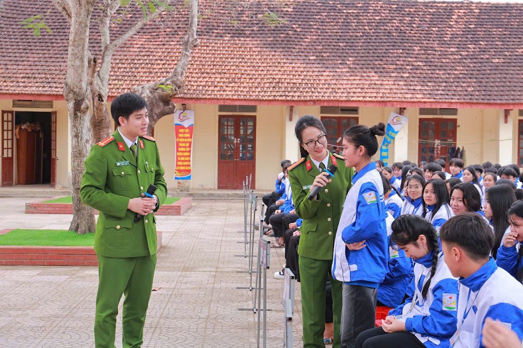 Tuyên truyền, tập huấn về phòng, chống ma túy cho học sinh Trường THPT Tương Dương I