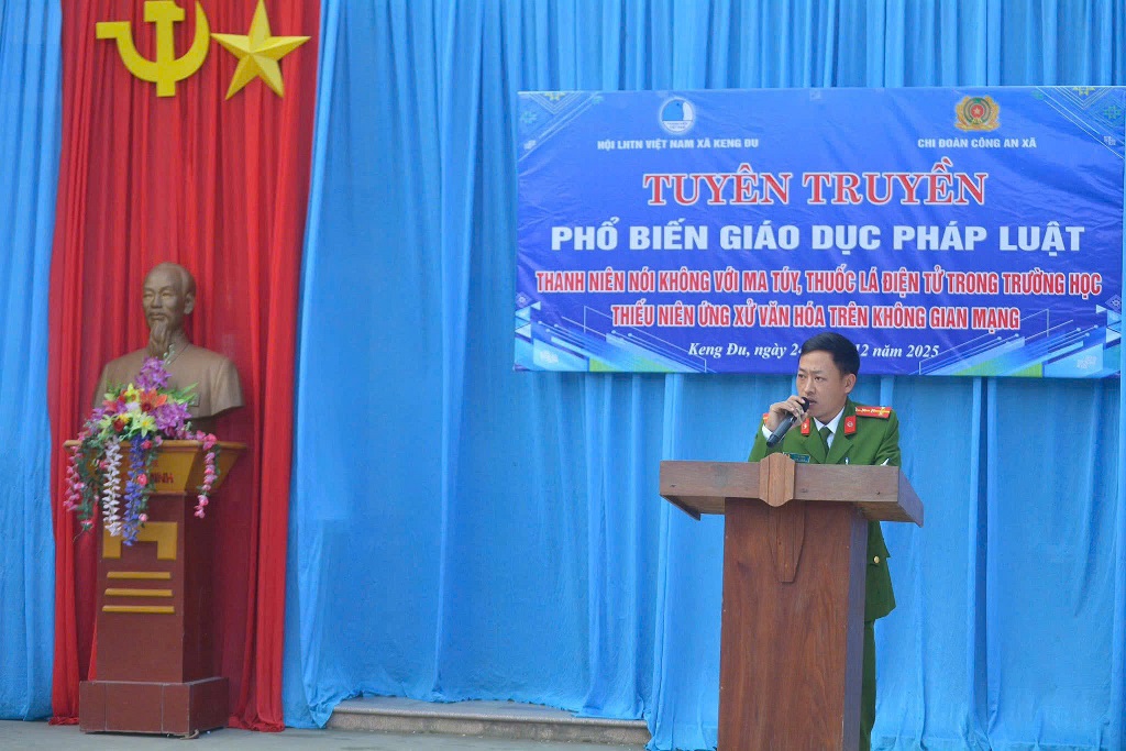 Công an xã tuyên truyền, phổ biến pháp luật