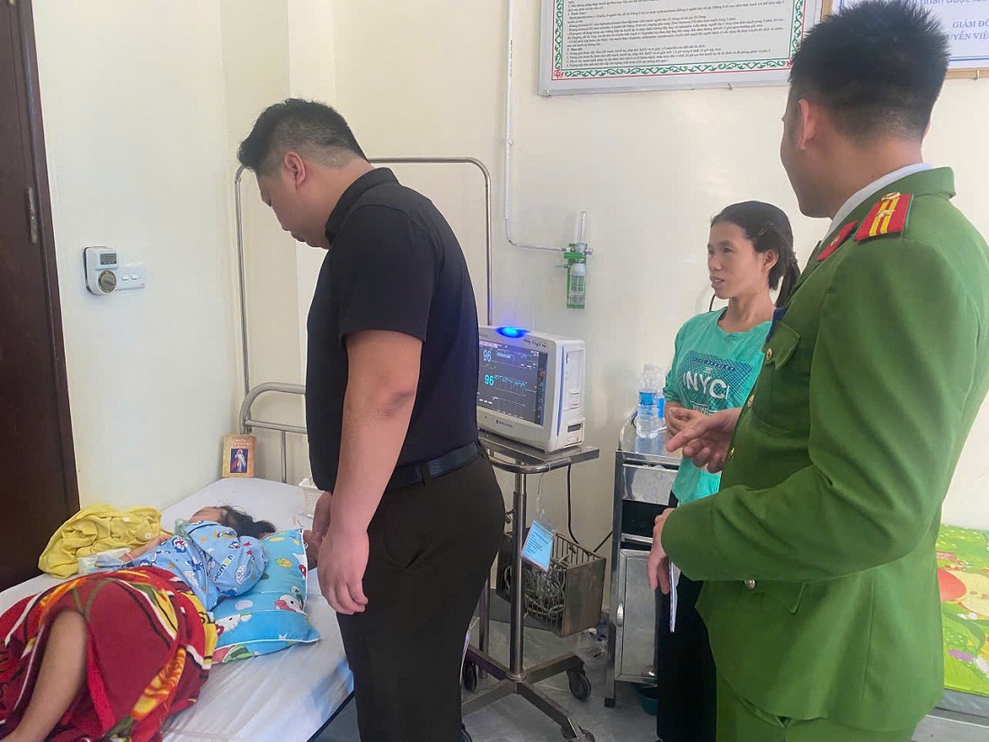 Công an phường Hoàng Mai thăm hỏi, động viên cháu Hồ Lễ Quyên