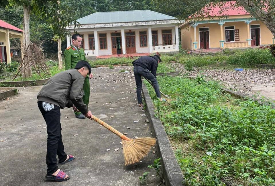 Thanh, thiếu niên tham gia lao động công ích