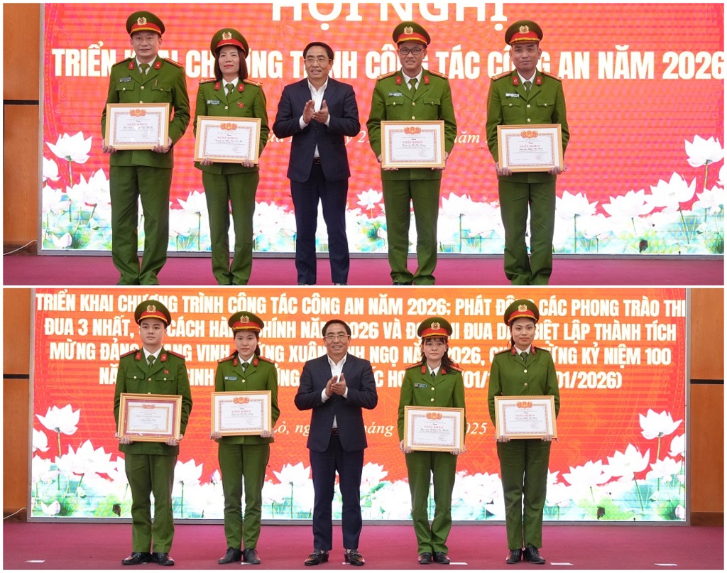 Trao thưởng tập thể và cá nhân có thành tích xuất sắc 