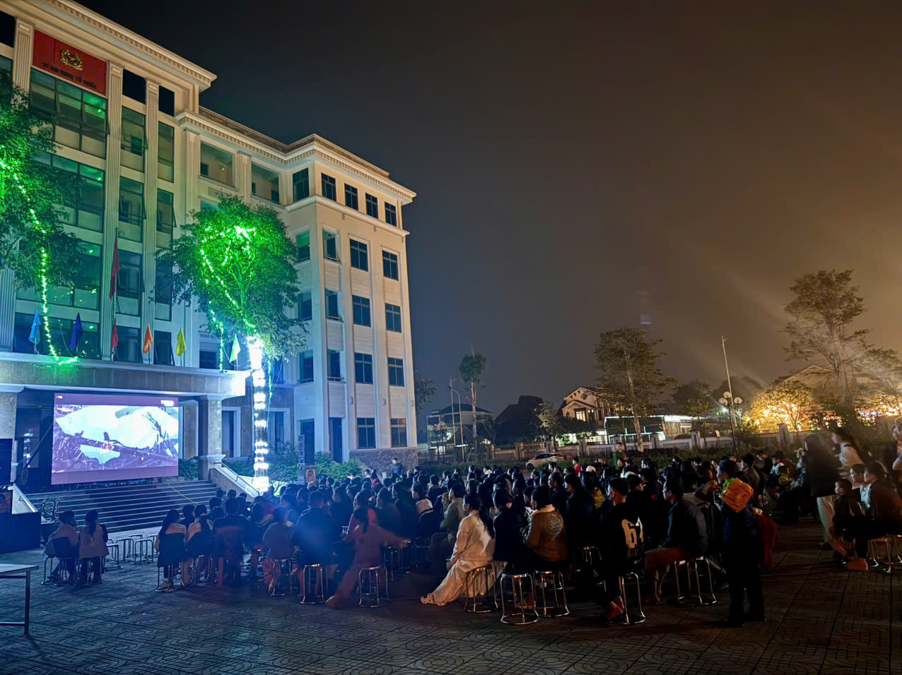 Chiếu phim “Mưa đỏ” phục vụ Nhân dân