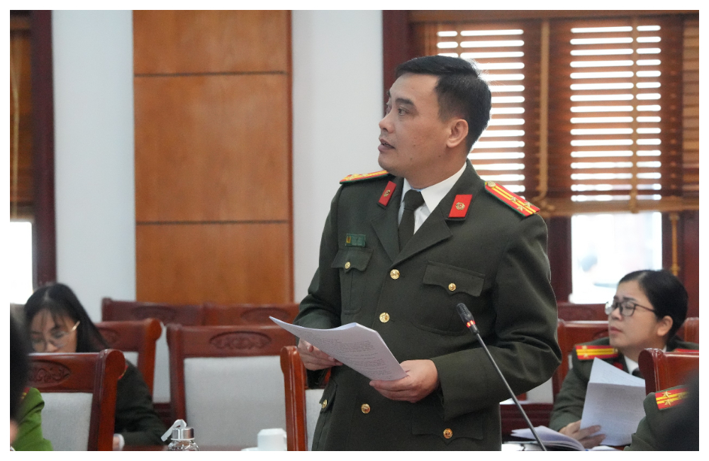 Đại diện Lãnh đạo Phòng An ninh chính trị nội bộ báo cáo kế hoạch bảo đảm ANTT Chương trình nghệ thuật Countdown - Chào năm mới 2026