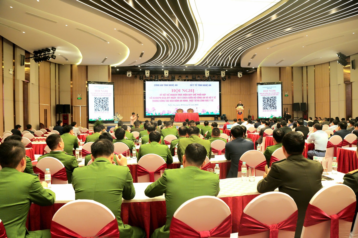 Toàn cảnh hội nghị 