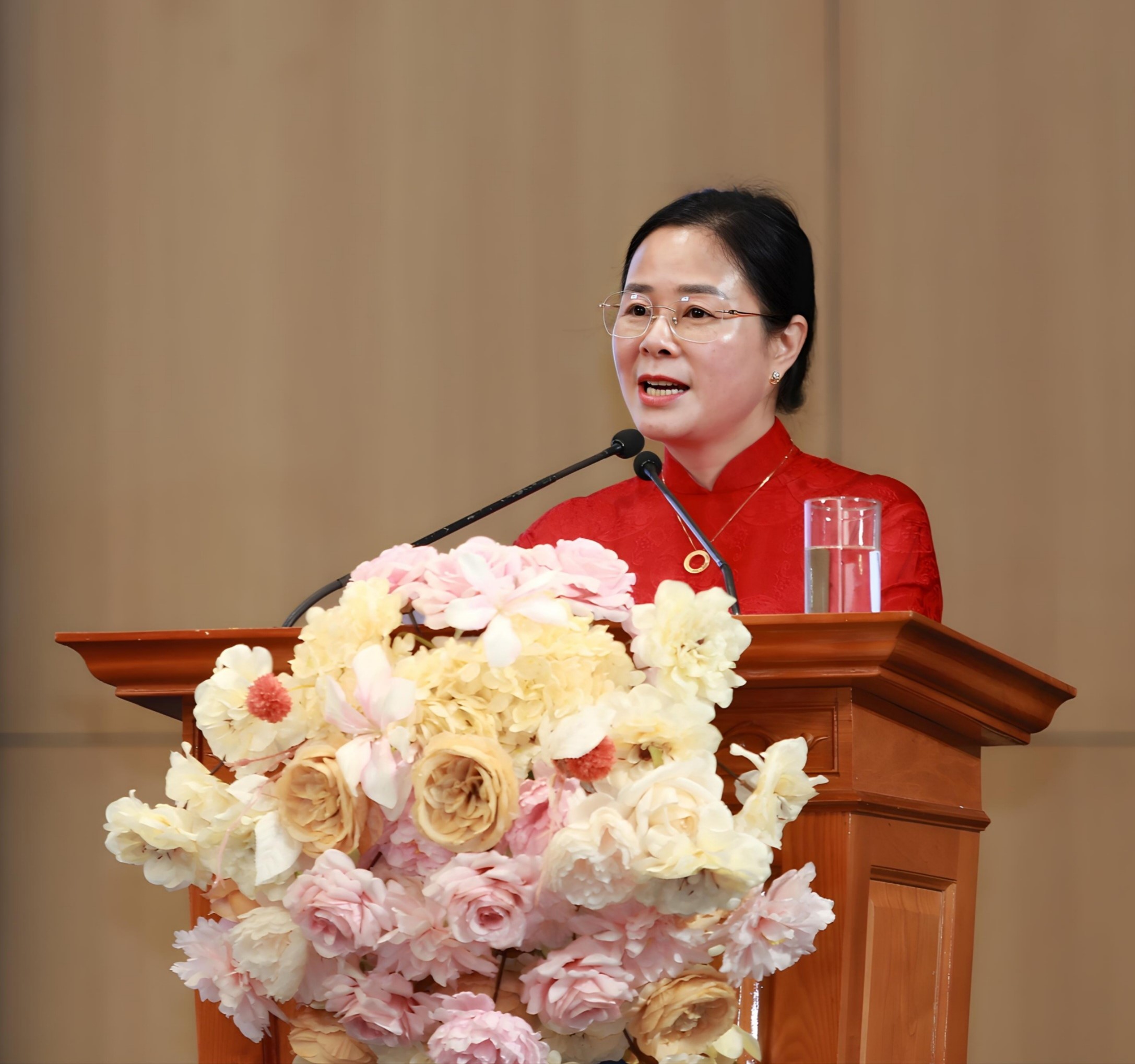 Đồng chí Lê Thị Hoài Chung, Giám đốc Sở Y tế Nghệ An phát biểu tại hội nghị