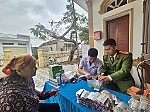 Công an xã Quỳnh Anh phối hợp bệnh viện khám sức khỏe miễn phí